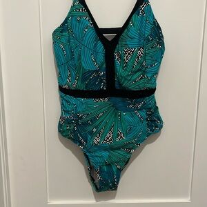 Jantzen one piece ladies size 12. Beautiful tropical palm print. EUC